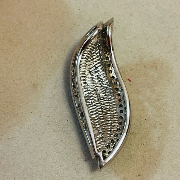 Silver Plate Pendant With Black Onyx Gemstone - Picture 5 of 9